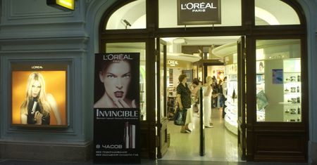 L’Oreal zamknie część sklepów. Pandemia zmieniła zachowania konsumentów