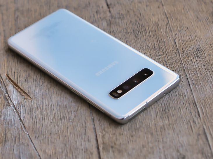 Samsung wycofał Androida 11 i One UI 3.0 dla serii Galaxy S10