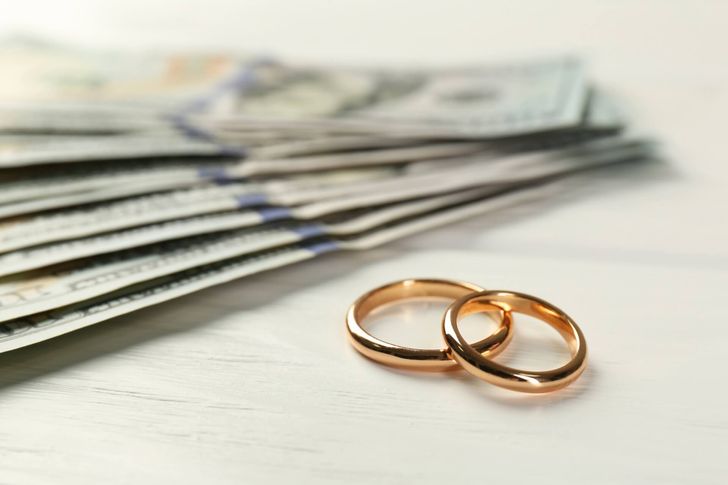 Czy można uzyskać alimenty od osoby pozbawionej praw rodzicielskich?
