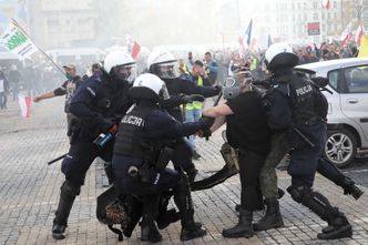 Granaty hukowe i gaz łzawiący. Gorąca sobota na ulicach Warszawy