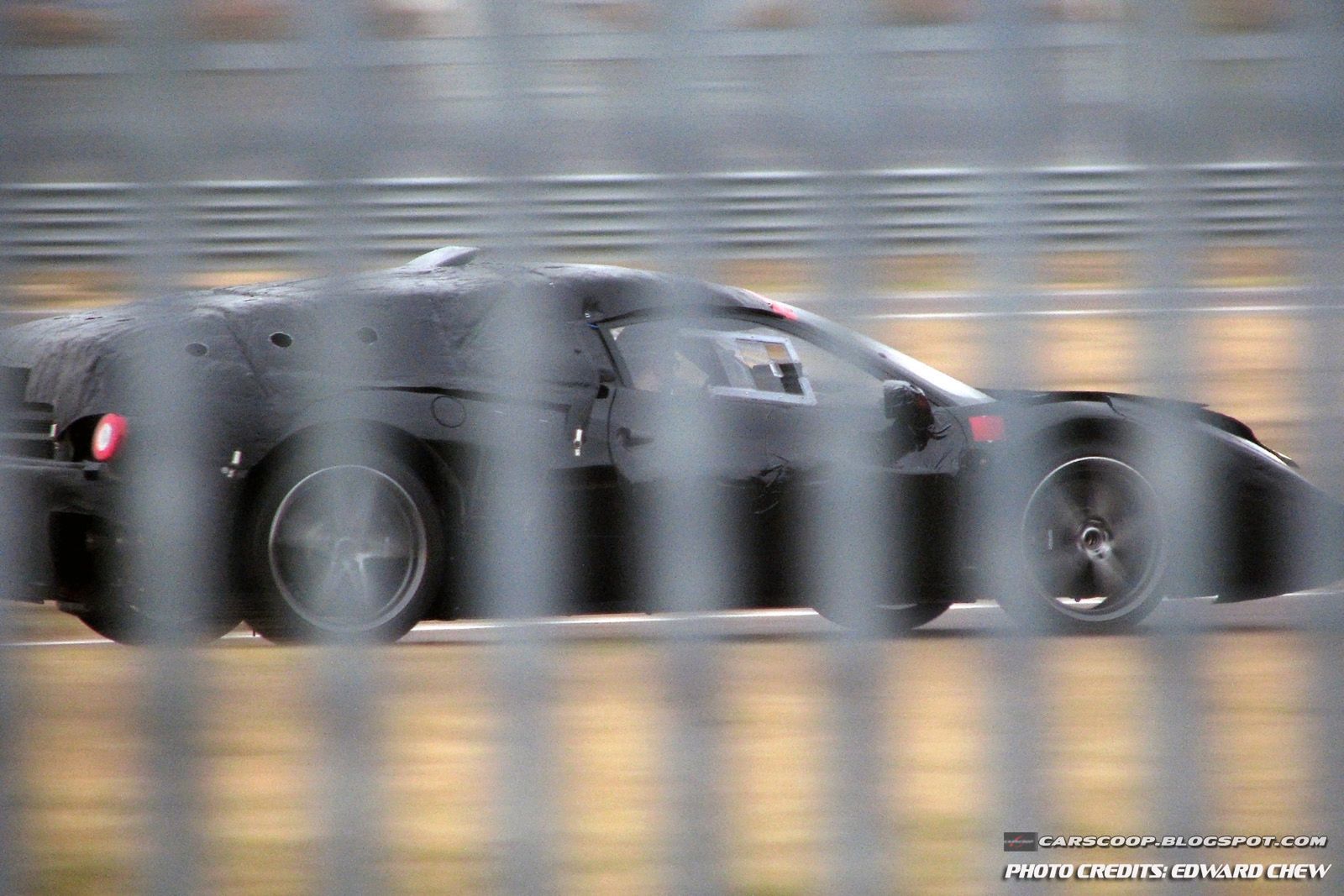 Następca Ferrari Enzo - muł testowy