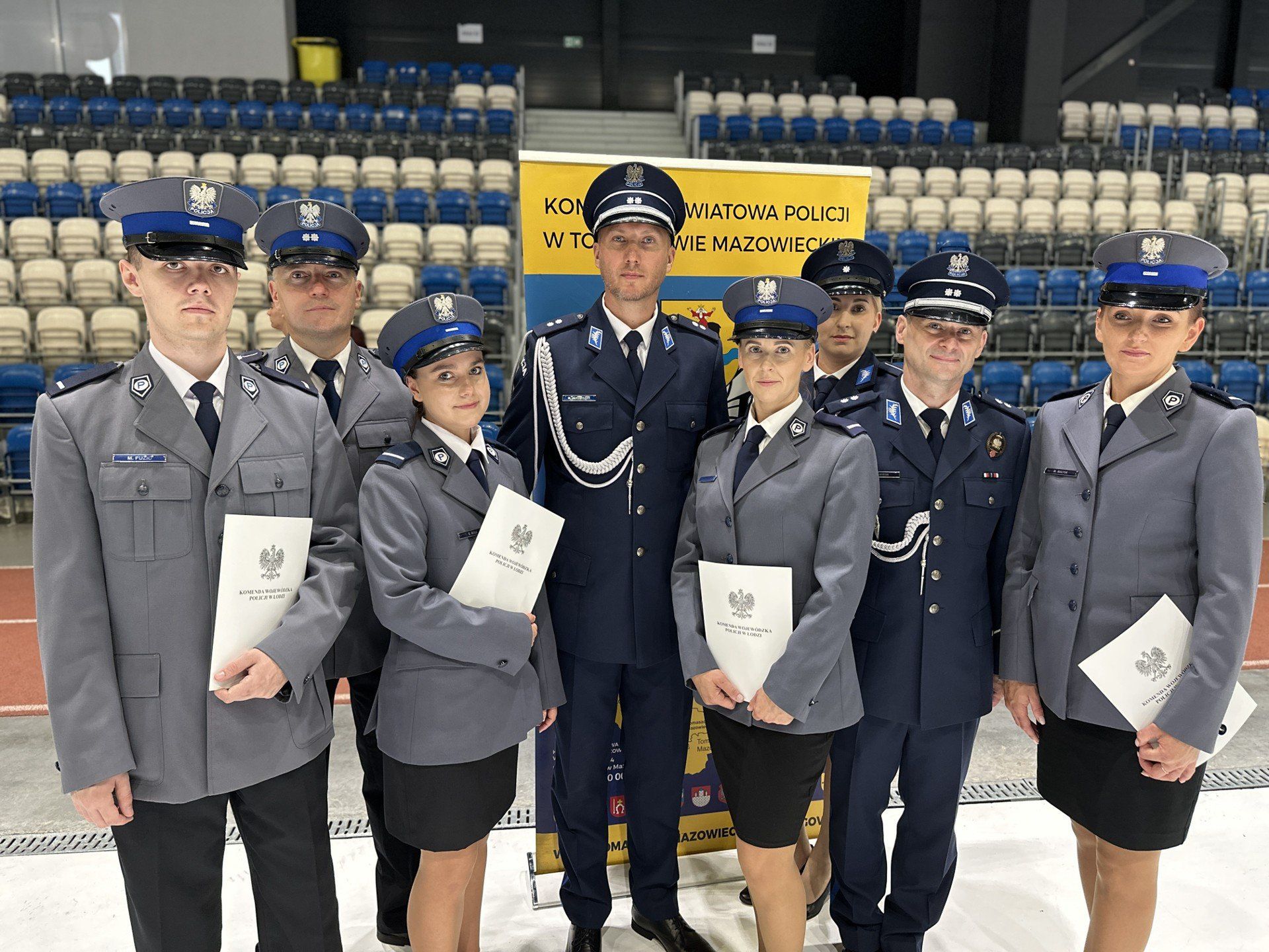 Święto Policji w Tomaszowie 2025, a na nim także policjanci z Piotrkowa, Opoczna, Rawy Mazowieckiej, Brzezin i powiatu Łódzkiego-Wschodniego