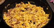 Jajecznica po pomorsku. Żaden boczek czy cebula, inny składnik gwarantuje smak