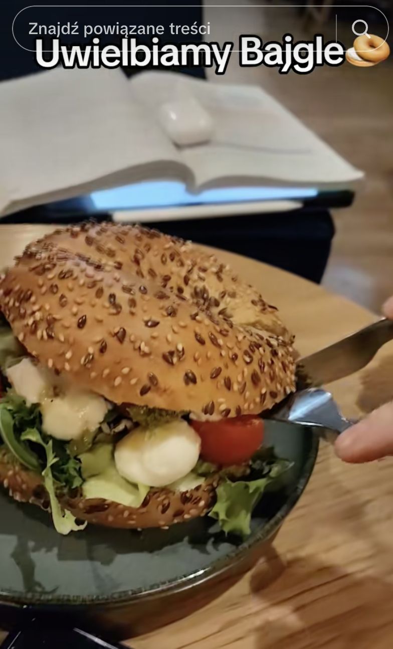 Korepetytor z TikToka dodaje dwuznaczne relacje