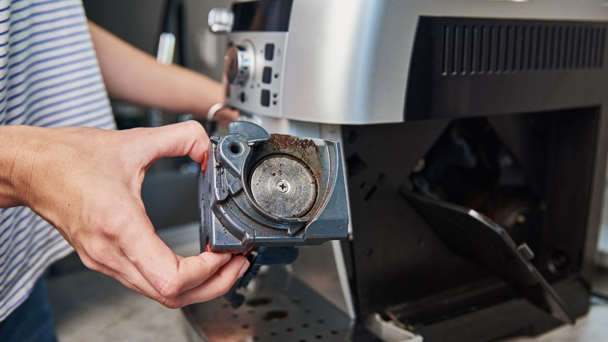 Jak wyczyścić ekspres do kawy w prosty sposób?