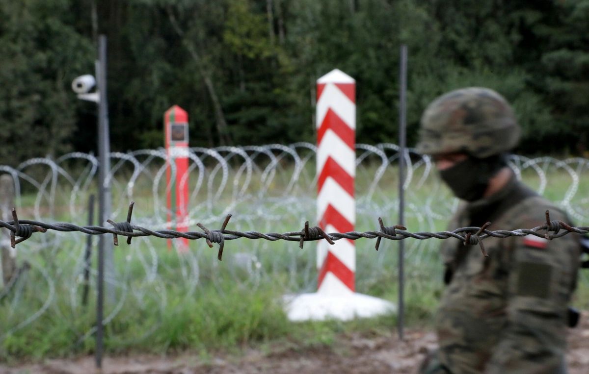 Stan wyjątkowy na granicy z Białorusią. Mieszkańcy gminy Michałowo mówią, że służby nie dają rady powstrzymać imigrantów  