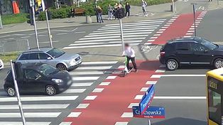 Warszawa: Kolizja na Bemowie. Kierujący hulajnogą wjechał na czerwonym świetle