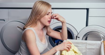Pranie pachnie stęchlizną? Ten błąd po praniu robi prawie każdy