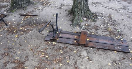 Zniszczył wyposażenie placu zabaw w gminie Młodzieszyn. Straty przekroczyły 6 tys. zł!