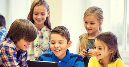 Lekarze ostrzegają przed popularną grą. Wciąga jak narkotyki (WIDEO)