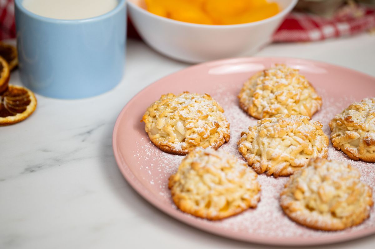 Indulge your sweet tooth with these irresistible, homemade peachy cookies