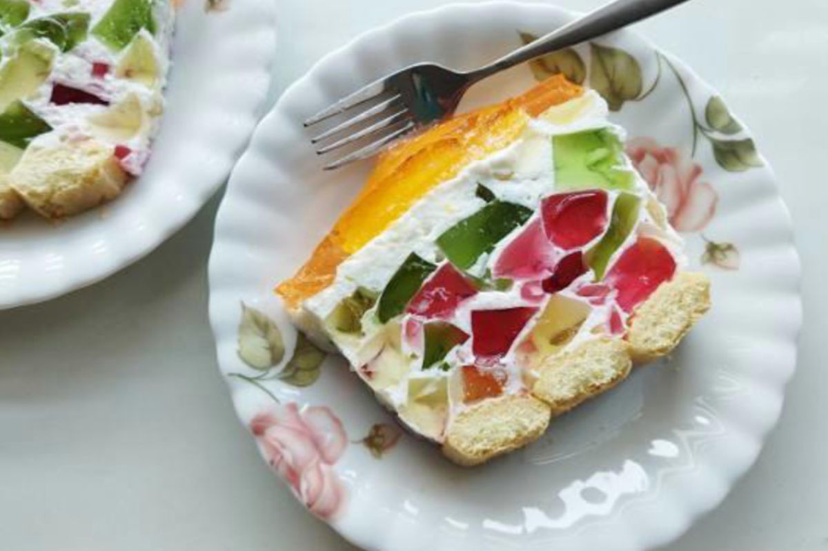 Yogurt cake, a simple no-bake dessert.