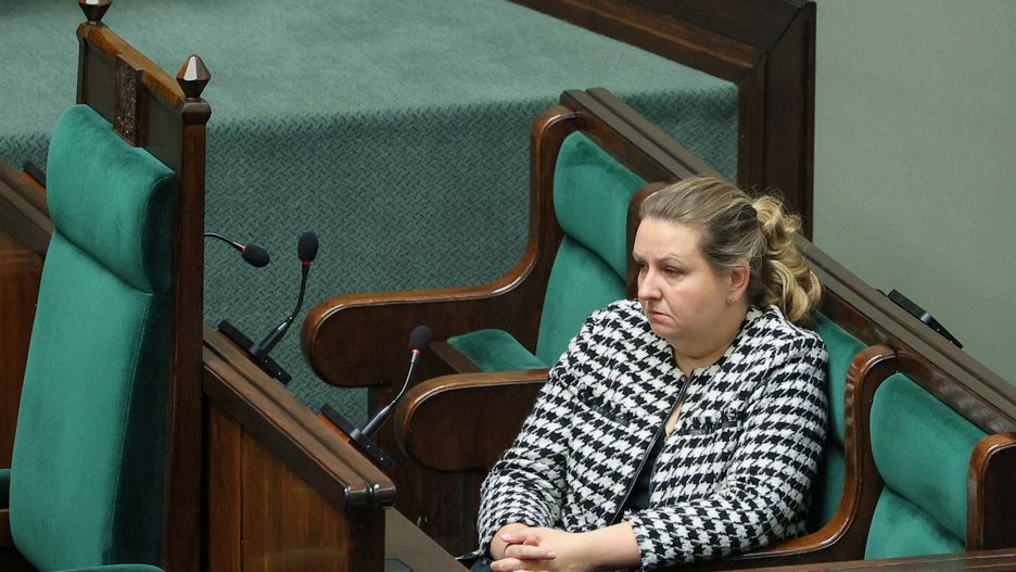 Ma�gorzata Paprocka
Warszawa, 12.06.2024. Sekretarz stanu w Kancelarii Prezydenta RP Ma�gorzata Paprocka na sali obrad Sejmu w Warszawie, 12 bm. Sejm zajmie si� pierwszym czytaniem, przedstawionego przez prezydenta RP, projektu ustawy o dzia�aniach organ�w w�adzy pa�stwowej na wypadek zewn�trznego zagro�enia bezpiecze�stwa pa�stwa. (mr) PAP/Pawe� Supernak
Pawe� Supernak
10, 10., kadencja, kadencji, obrad, polityk polityka, posiedzenie, pos�owie, prezydencki, projekt, rz�d, sala, sejm, sejmu, X