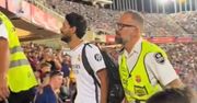 Usiadł w koszulce Realu między kibicami FC Barcelony. Tak to się skończyło