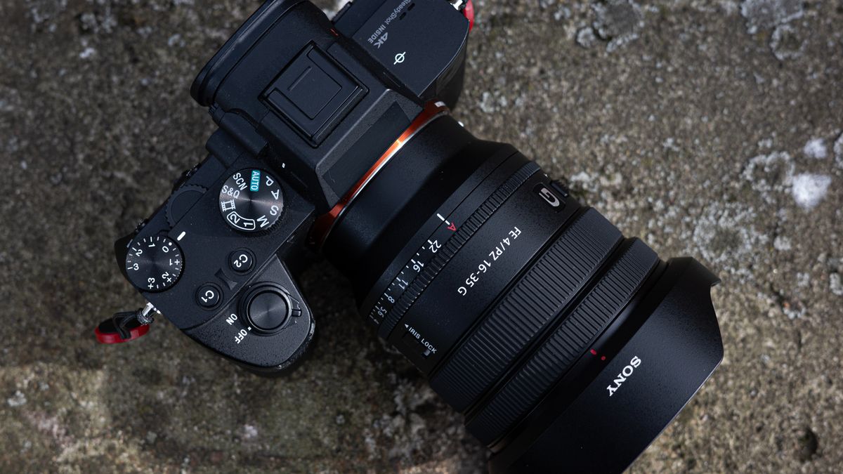 Sony FE PZ 16-35 mm f/4 G w naszych rękach. To najlżejszy obiektyw tego typu 1