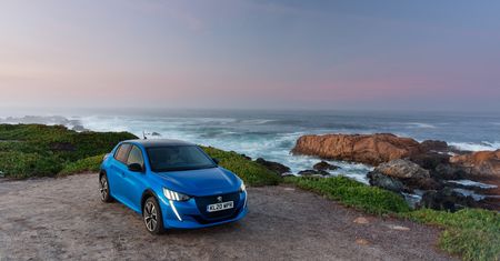 Nowy PEUGEOT e-208 zdobywcą tytułu "Electric small car of the year"