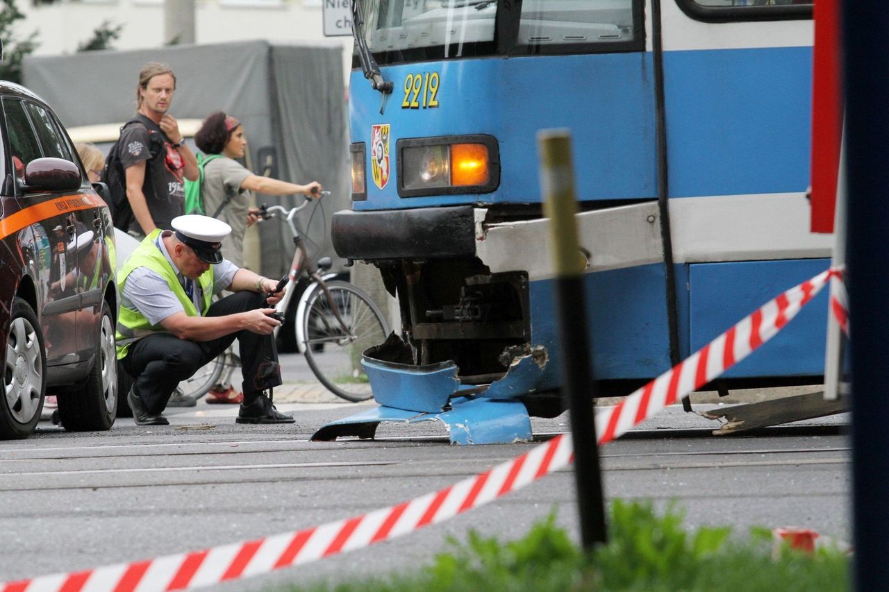 Wrocław: Torowisko na Mickiewicza do przebudowy. Będą zielone tory i przystanki wiedeńskie.