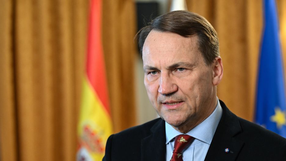 Rados�aw Sikorski
Madryt, Hiszpania, 31.03.2025. Minister spraw zagranicznych Rados�aw Sikorski podczas wizyty w Madrycie, 31 bm. Szef polskiego MSZ uczestniczy w odbywaj�cym si� w stolicy Hiszpanii spotkaniu ministr�w spraw zagranicznych tzw. unijnej Wielkiej Pi�tki oraz Wielkiej Brytanii i Ukrainy, a tak�e Wysokiej Przedstawiciel Unii ds. Zagranicznych i Polityki Bezpiecze�stwa. Celem spotkania w Madrycie jest om�wienie kwestii bezpiecze�stwa europejskiego oraz dalszego wsparcia: politycznego, finansowego i wojskowego dla Ukrainy. (aldg) PAP/Radek Pietruszka
Radek Pietruszka
spotkanie, szczyt, Ukraina, wielka pi�tka, wizyta zagraniczna, wsparcie, bezpiecze�stwo europejskie, dla Ukrainy, Europy, finansowe, polityczne, polityk, polityka, portret, spraw zagranicznych, unijna Wielka Pi�tka, unijny ministrowie, unijnych ministr�w, Wielka Brytania, wojskowe, wsparcie Ukraina