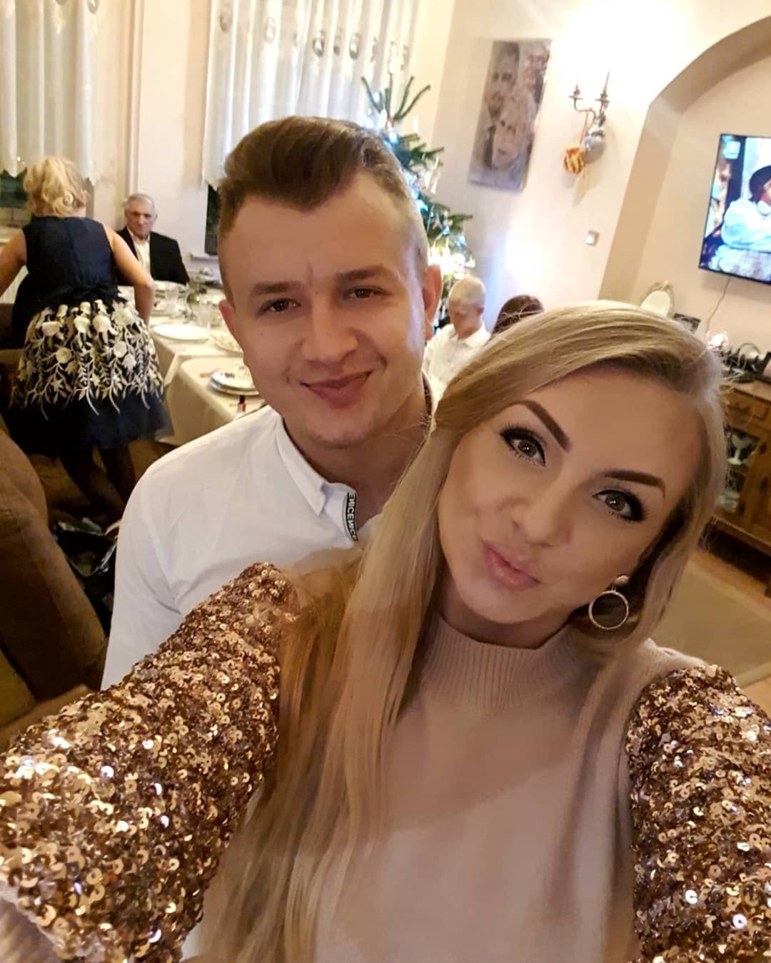 Dawid Narożny z partnerką