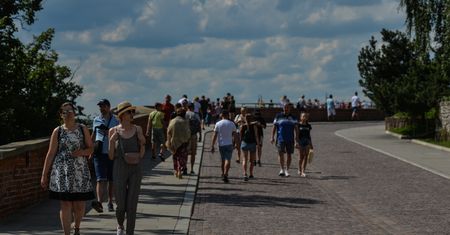 Ten cichy dramat rozgrywa się każdego dnia wakacji. Nawet 1000 zł za rodzinę 2+2 [OPINIA]