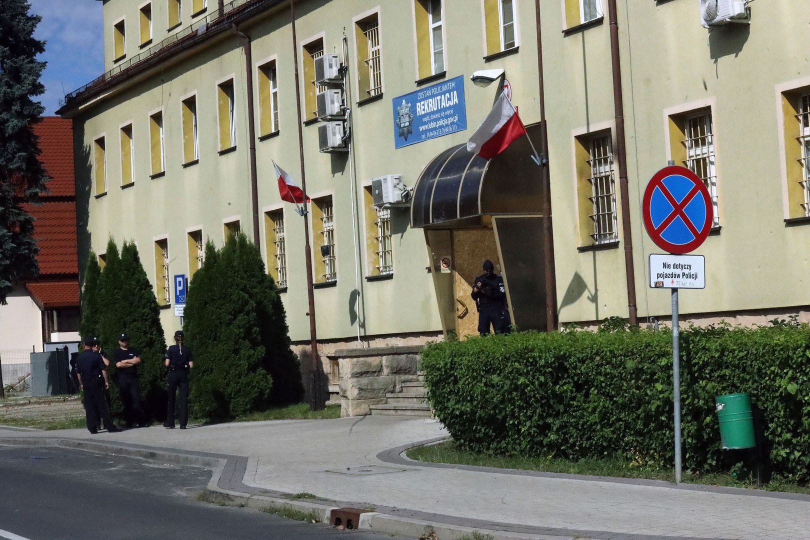 Nalot na nielegalną fabrykę papierosów. Policjanci z Lubina i Wrocławia w akcji!