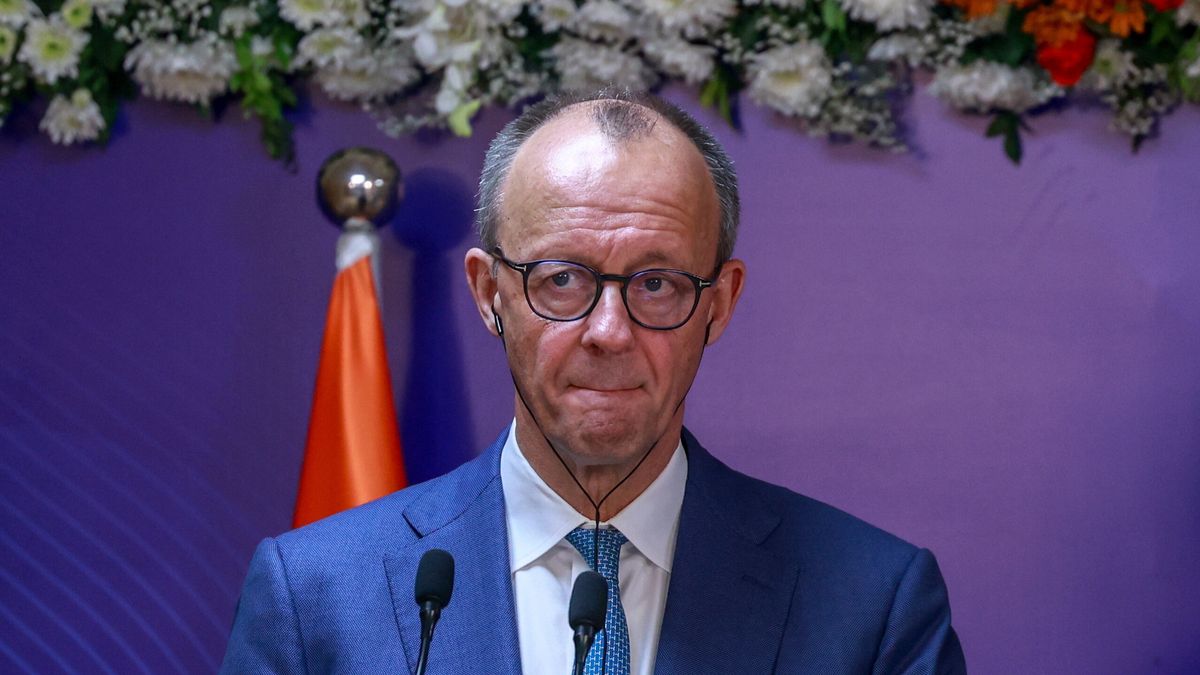 German Chancellor Friedrich Merz attends a joint statement with Indian Prime Minister Narendra Modi after their meeting in Gandhinagar, India, 12 January 2026. Chancellor Friedrich Merz is on a two-day official visit to India and held bilateral talks to strengthen ties between the two countries EPA/DIVYAKANT SOLANKI Dostawca: PAP/EPA.