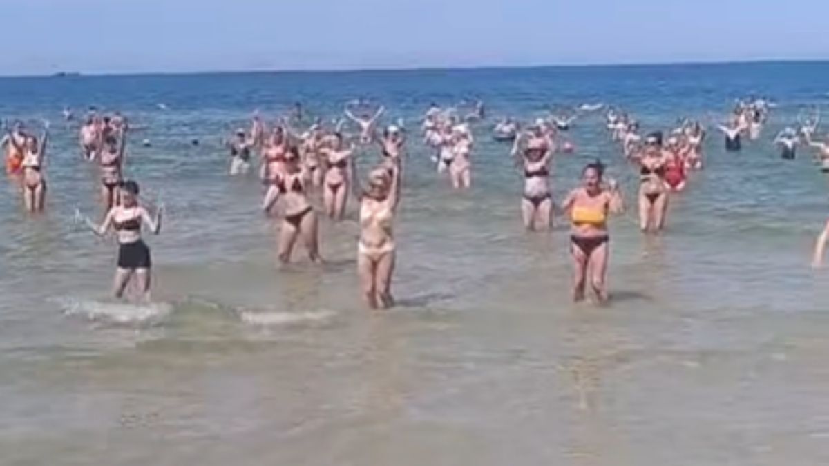 Ujęcie z Ustki. Ćwiczyły w wodzie.