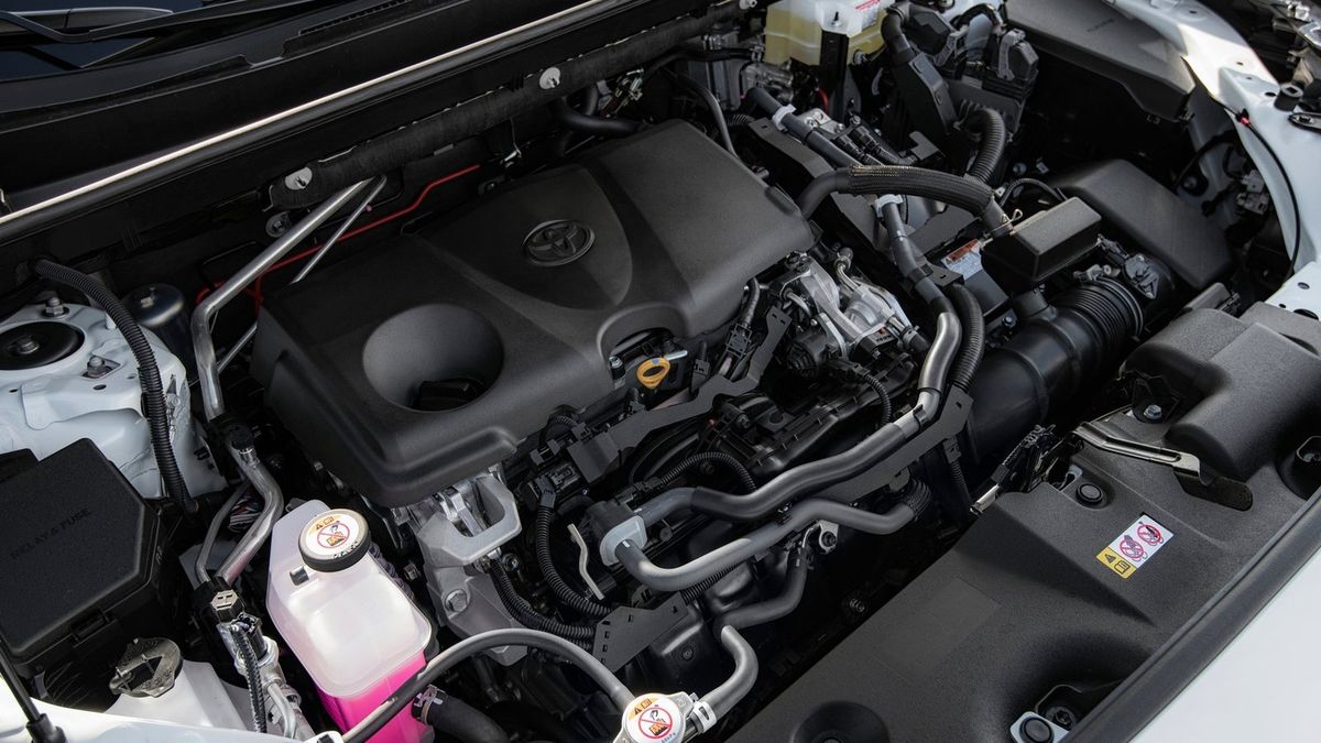 Ponad połowa gamy Toyoty jest dostępna w odmianach hybrydowych. W siostrzanym Lexusie jest jeszcze lepiej