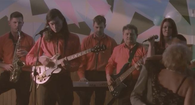 Idea Bank przekonuje w reklamach, że zamiast chałturzyć lepiej skupić się na własnym biznesie (wideo)