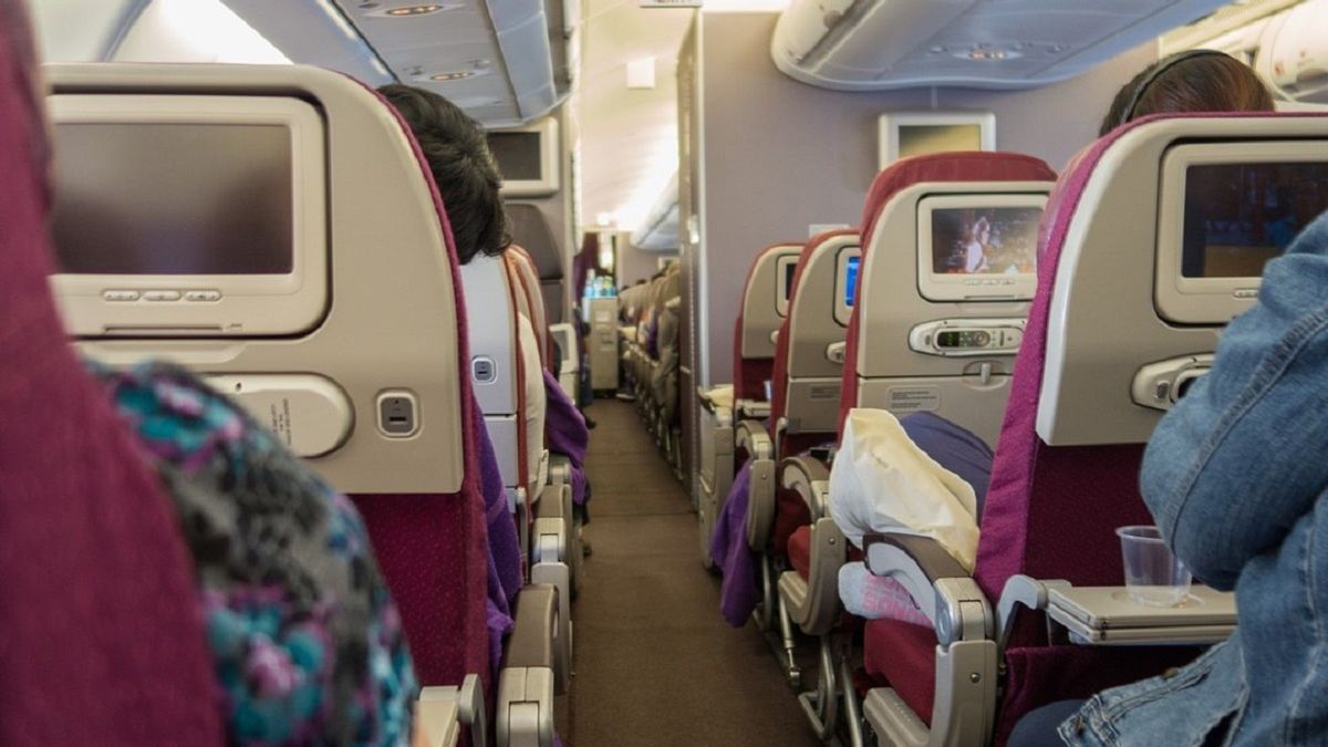 Podłoga w samolocie jest brudniejsza, niż sądzisz.