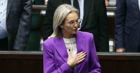 Anna Baluch była bohaterką SKANDALU. Nowa posłanka PiS przed laty wdała się w romans. Kochanek, uciekając przed jej mężem, WYSKOCZYŁ z okna