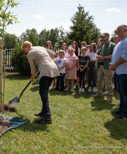 Президент Польщі Анджей Дуда з дружиною прибрали ліс у Мазовії