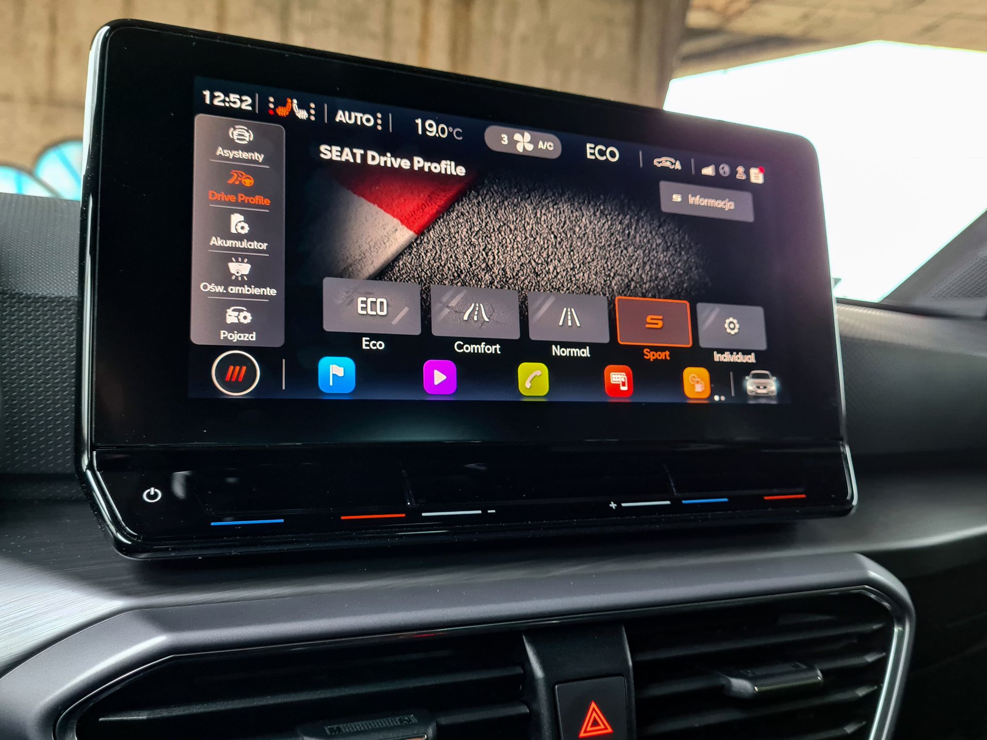 Seat Leon e-HYBRID: System zarządzania energią i sterowanie dotykowe 5