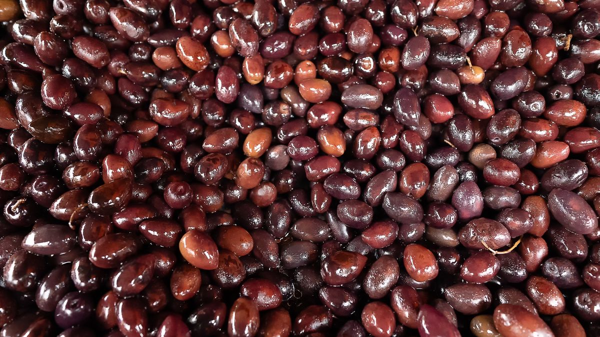 Freshly marinated olives at the market.
Freshly marinated olives at the market.
M-Production
natural, black, market, grocery, vegetarian, raw, olive, olives, oil, turkey, mediterranean, up, marketplace, stall, picked, cousine