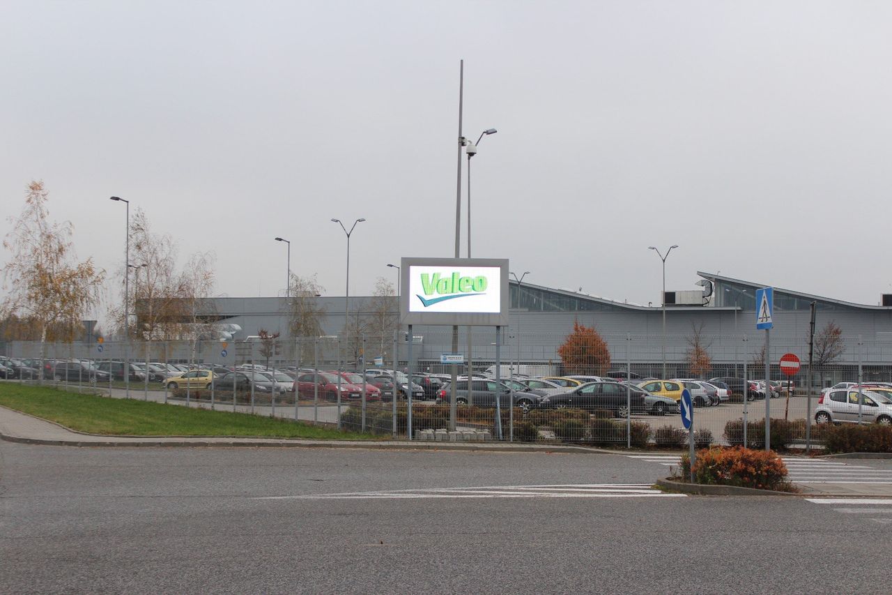 Chrzanów: Rozpoczął się strajk w Valeo. Pracownicy o świcie odeszli od stanowisk pracy. Co dalej?