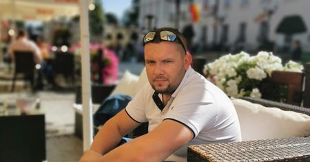 Tak u 28-letniego Mateusza objawiał się alzheimer. "Teraz w ogóle nas nie poznaje"