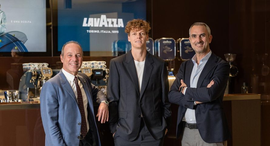 Lavazza i Jannik Sinner przedłużają współpracę. "Dla mnie Lavazza to przede wszystkim rodzina"