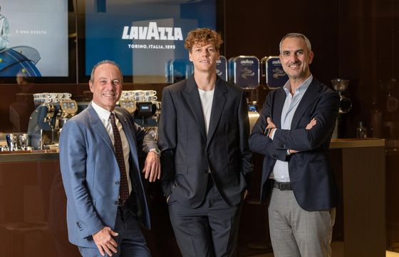 Lavazza i Jannik Sinner przedłużają współpracę. "Dla mnie Lavazza to przede wszystkim rodzina"