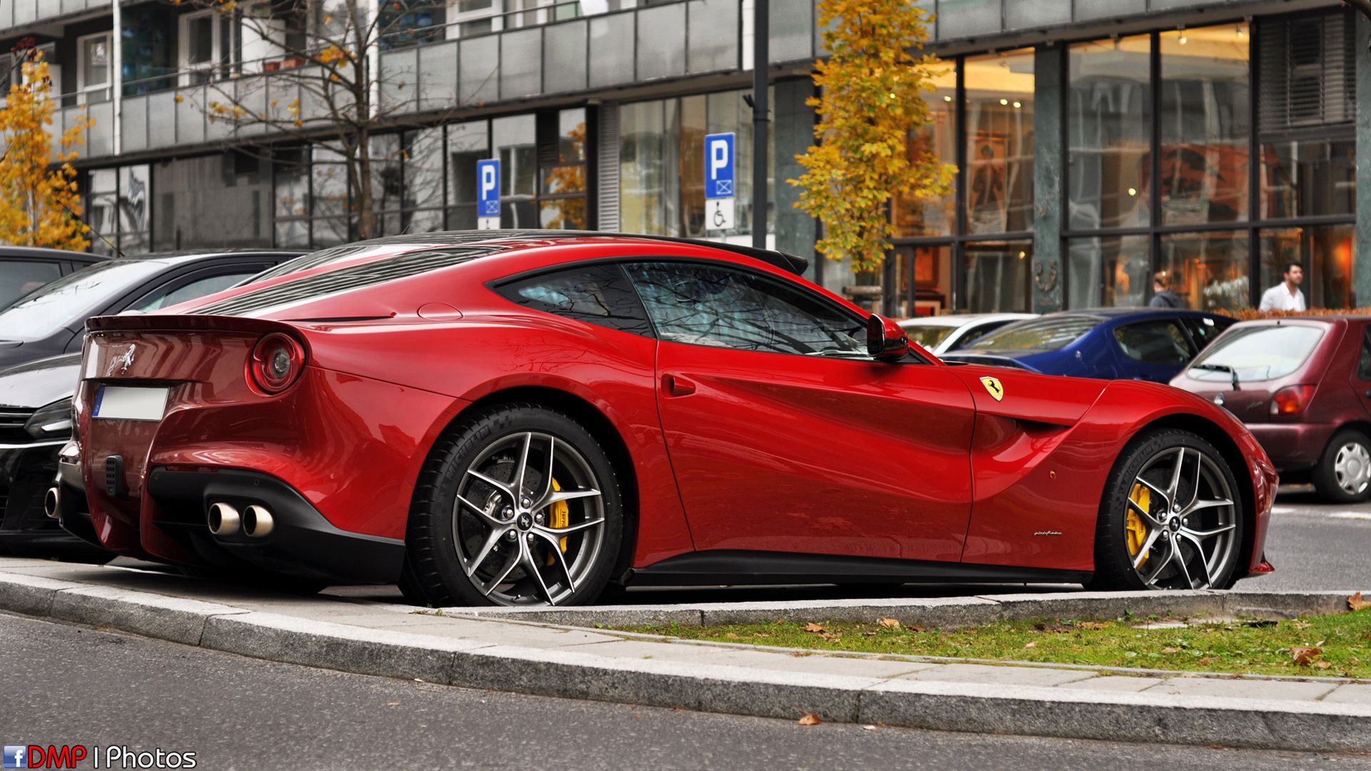 Ferrari F12berlinetta ulicznie 4