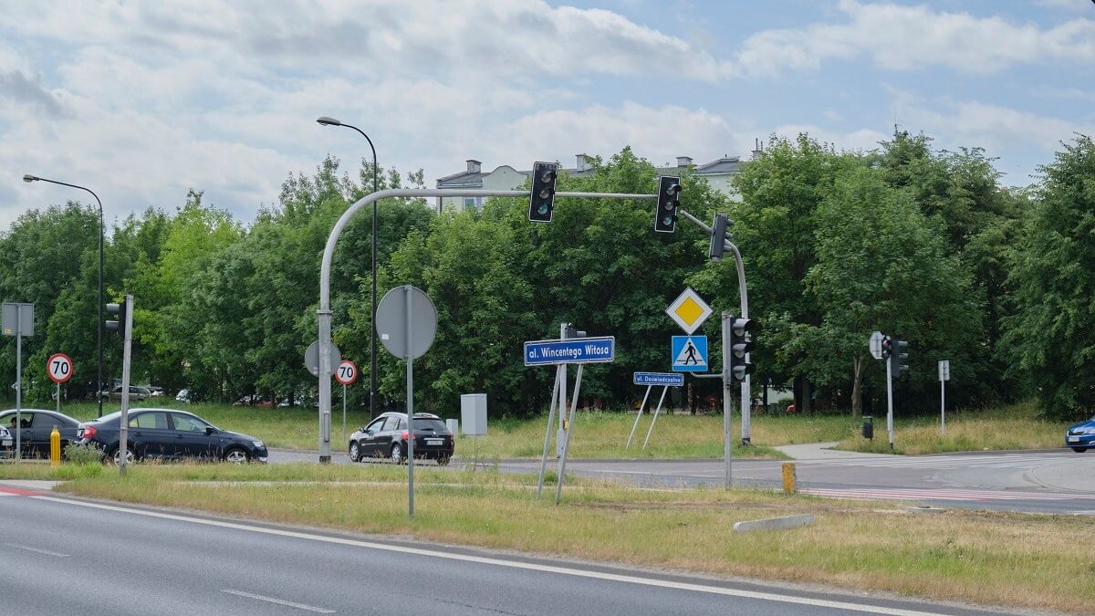 Skrzyżowanie al. Witosa z ul. Doświadczalną