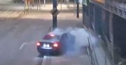 Uciekał BMW przed policją. Jazdę zakończył na schodach