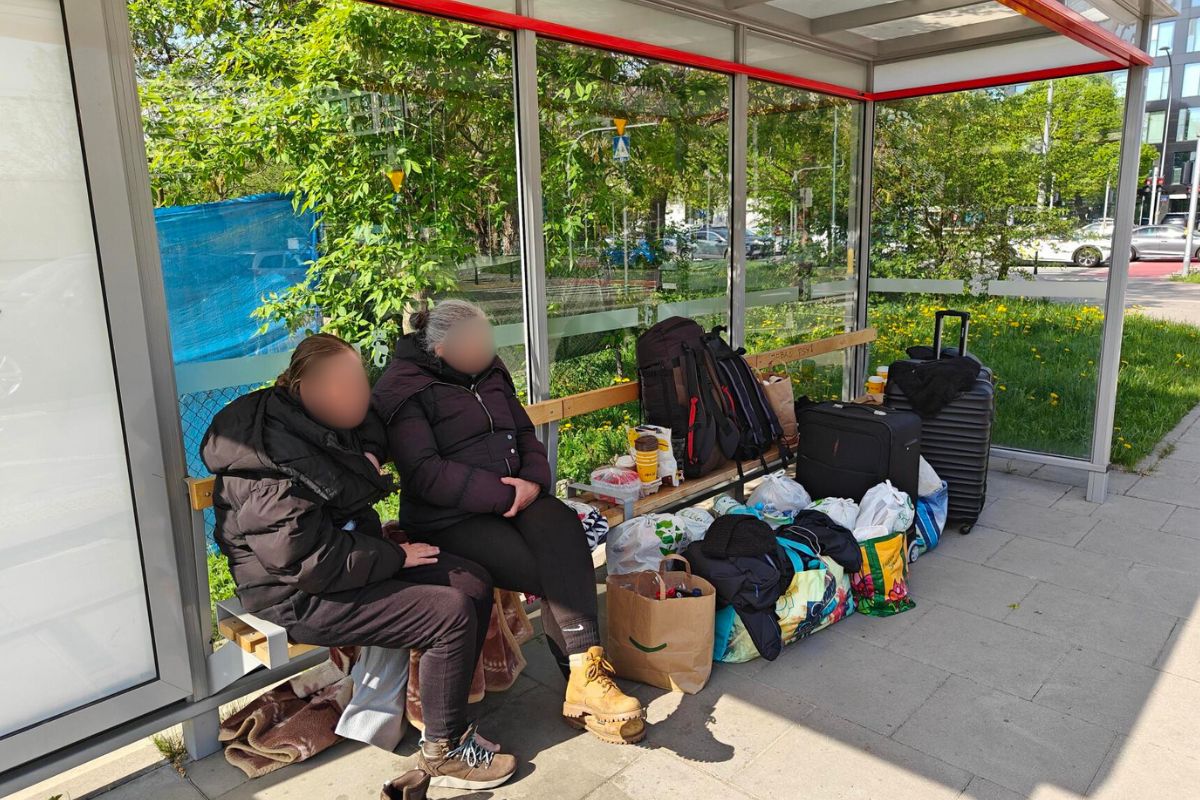 Ukrainki zamieszkały na przystanku w Warszawie