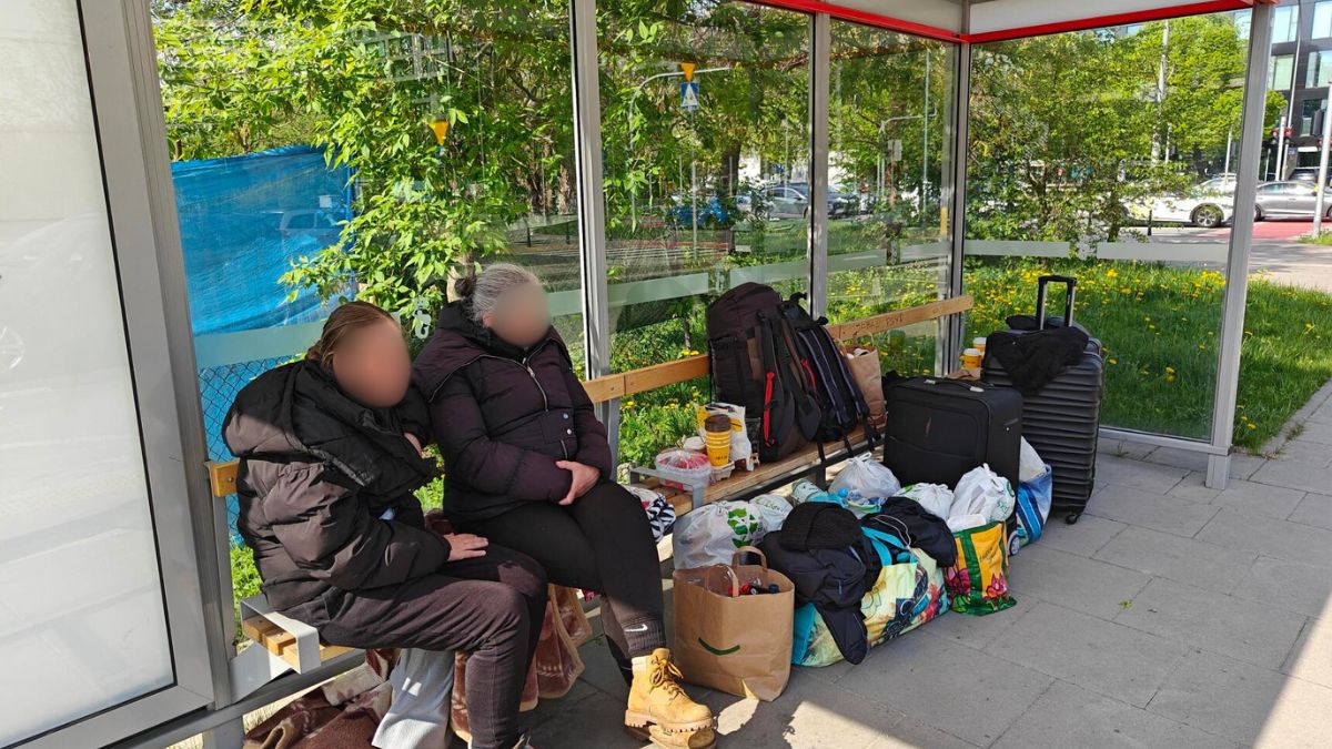 Ukrainki zamieszkały na przystanku w Warszawie