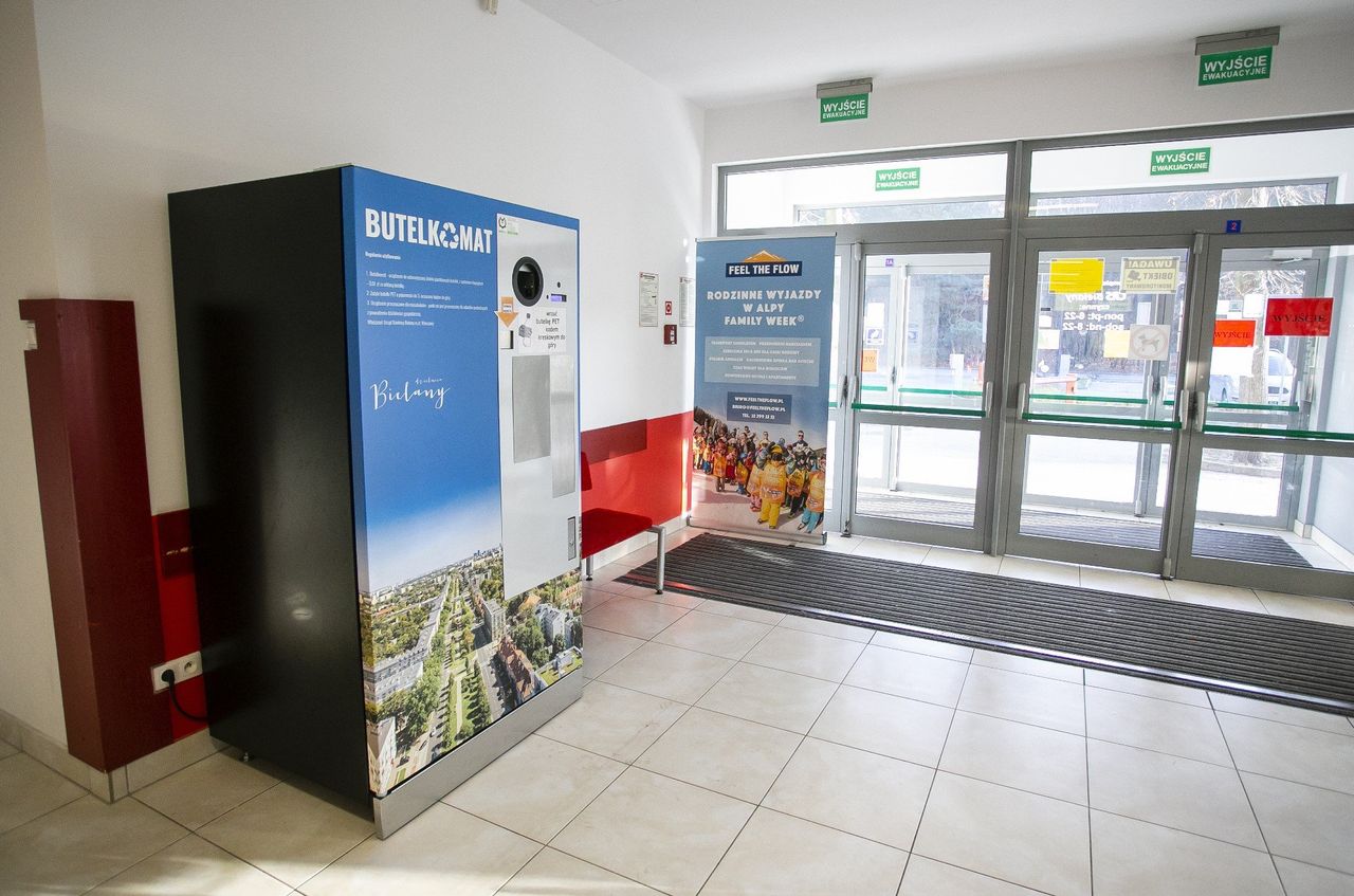 Kaucję za butelki plastikowe. Jak działa recyklomat?