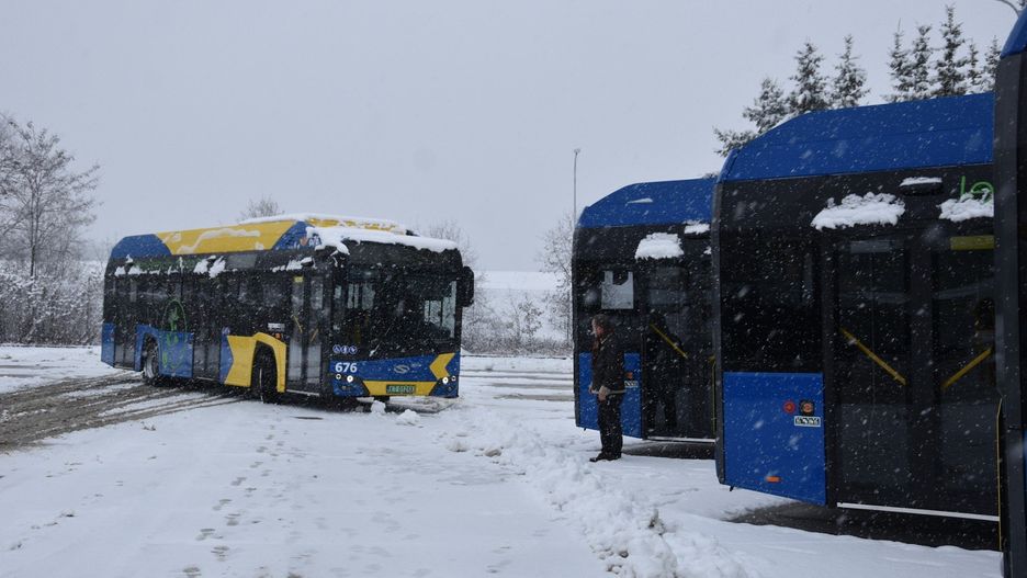 Zwiększenie liczby kursów MPK po Tarnowie będzie możliwe dzięki częściowej wymianie taboru na tańsze w użytkowaniu autobusy elektryczne. Pierwsze z nich jeżdżą po mieście już od piątku