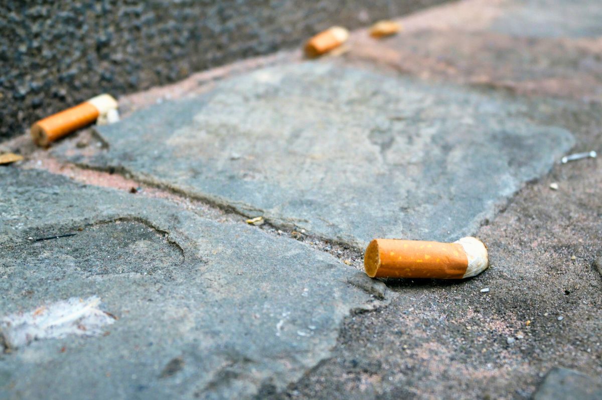 Na Słowacji zbierają niedopałki papierosów. Powstaną z nich drogi?