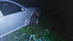 Pijany kierowca volkswagena uderzył w hondę, a potem wylądował w rowie. Miał blisko 2 promile
