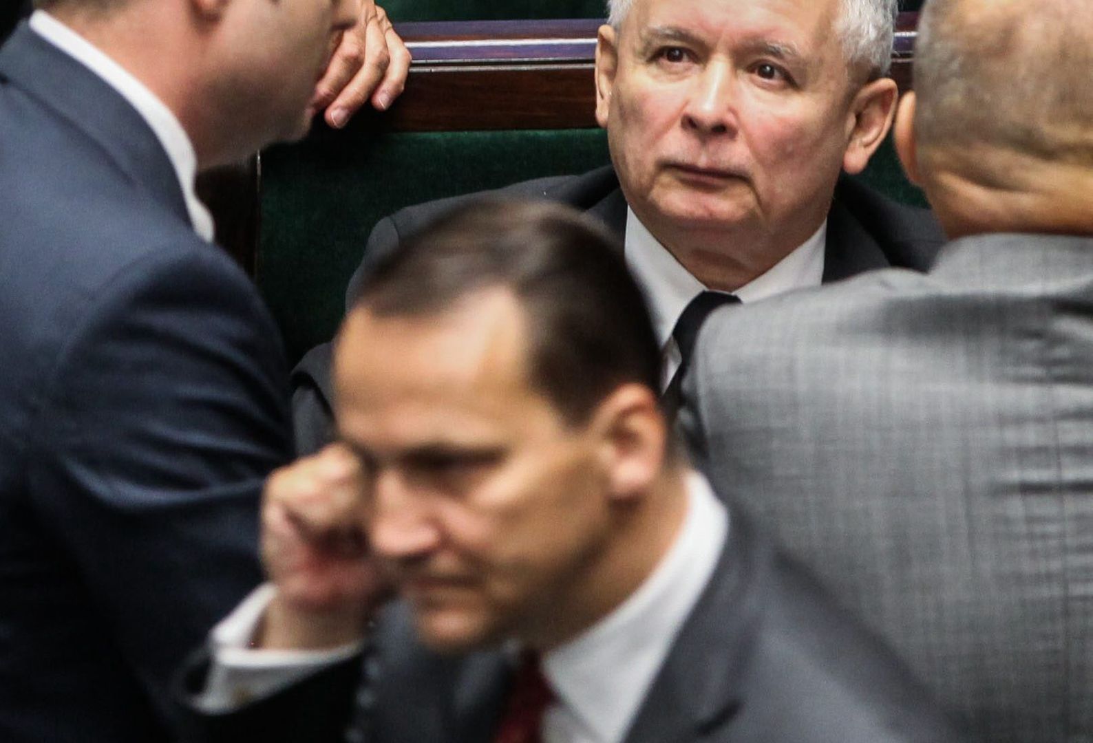 Kaczyński się wścieknie. Sikorski nie przestraszył się go i chce się spotkać w sądzie