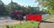 Łódź: Wypadek na skrzyżowaniu. Samochód wjechał w barierki
