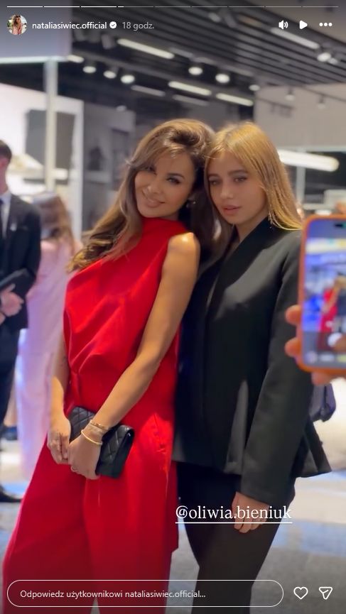 Natalia Siwiec i Oliwia Bieniuk na evencie